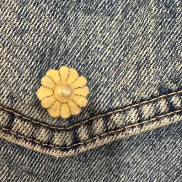 ZARA Daisy Button Pearl Cropped Denim Jacket Light Wash Large - Picture 4 of 7